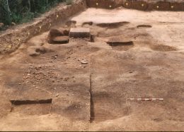 Vue complète de l'établissement du Néolithique ancien en cours de fouille
