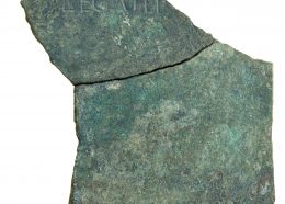Fig. 3 Fragment de plaque en bronze inscrite de l’Auribelle-Basse avec le mot Legatei. ©S. Mauné