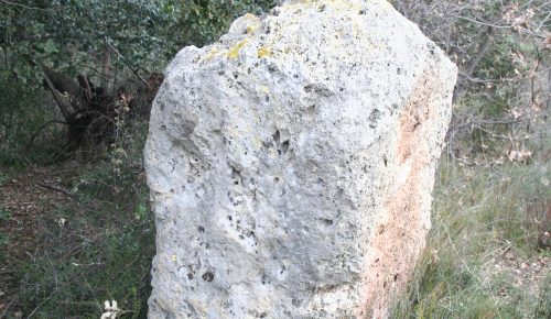 La pierre levée de Caux dit le « menhir de Peyreficade »
